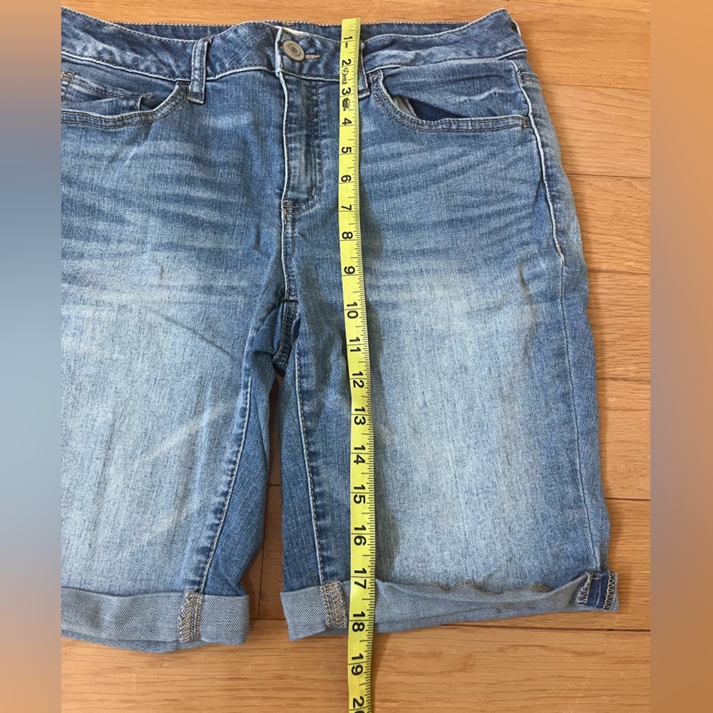 So Juniors Lowrise Bermuda Lightwash Jean Shorts Size 11 - Picture 6 of 10